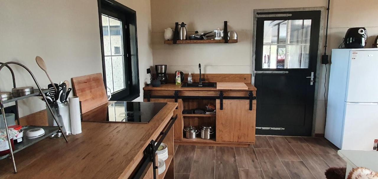 Luxe Gastenkamer Met Living En Keuken Bij Friezen Paarden Stal Pellendijk Westendorp Exterior photo